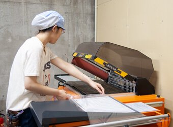 軽作業、機械オペレーター｜物流課
