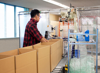 軽作業、機械オペレーター｜物流課