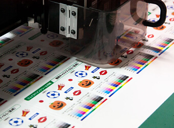 フェイスペイントシールの加工｜オンデマンド