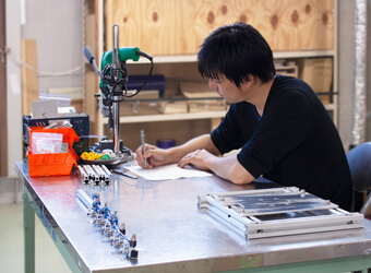 機械設計・CAD・CAMオペレーター｜ロボット・メカトロ開発部