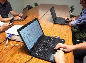 システムエンジニア｜システム室