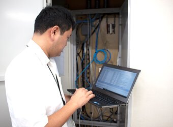 インフラエンジニア｜システム室