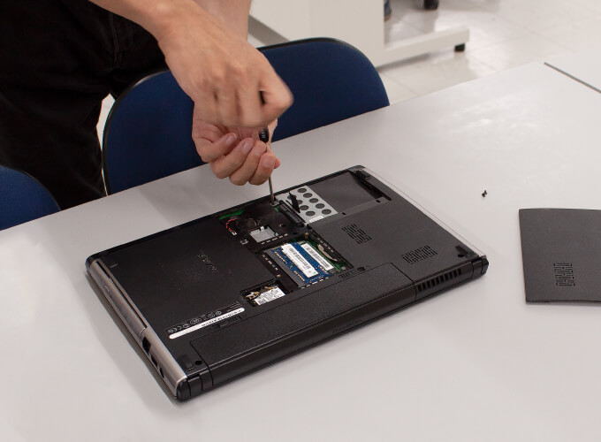 インフラエンジニア｜システム室