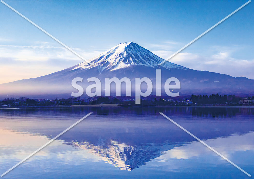 富士山と河口湖の夜明け