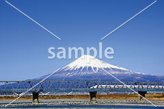 [2月] 富士山と富士川鉄橋の新幹線