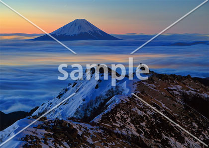 [12月] 雲海に浮かぶ富士山と薬師岳