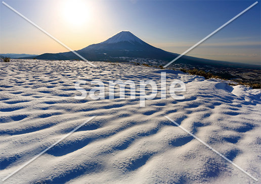 [3月] 雪紋浮かぶ竜ヶ岳と富士山