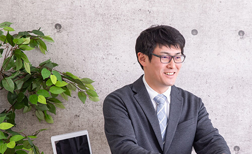 会話が弾む男性