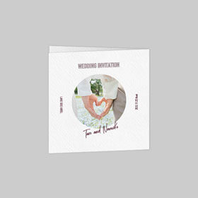 B5変型+スジ入れ加工:ひと味違う正方形の招待状