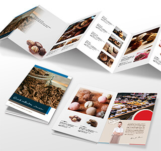 商品パンフレット：外7つ折り14ページの折パンフレットで情報量たっぷり