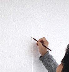 鉛筆で垂直線を引く