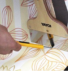 角を入れ込み、余分な部分をカット